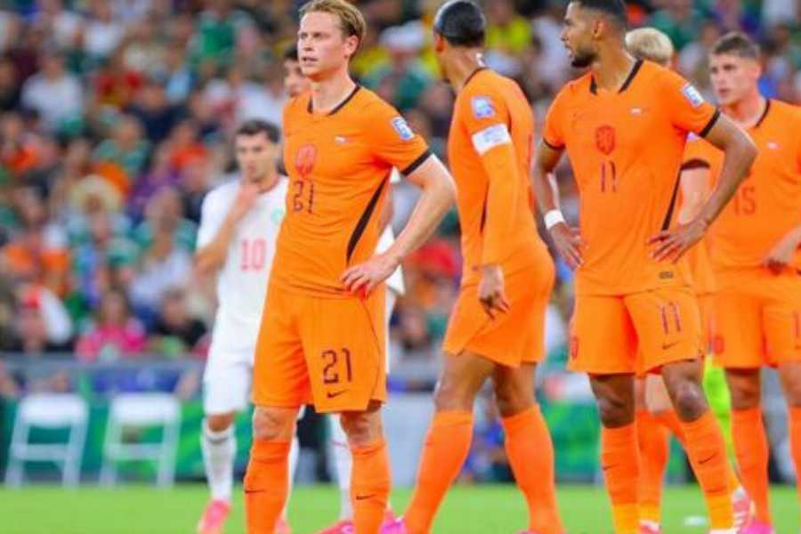 Frenkie de Jong se perdería el inicio de LaLiga con Barcelona por lesión
