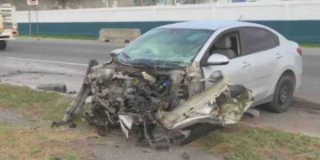 Fuerte choque deja un hombre gravemente herido en la carretera Laredo en Apodaca, Nuevo León