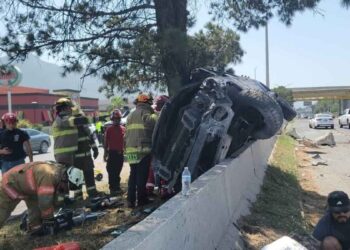Fuerte choque deja un muerto y cinco heridos en la Carretera Nacional de Monterrey, Nuevo León
