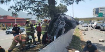 Fuerte choque deja un muerto y cinco heridos en la Carretera Nacional de Monterrey, Nuevo León