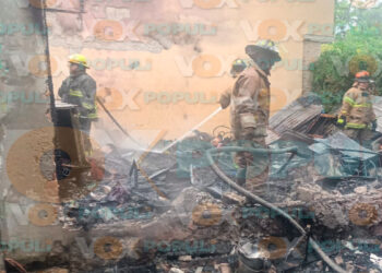 Fuerte incendio consume vivienda de madera en Ciudad Madero, Tamaulipas