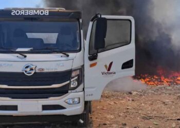 Fuerte incendio en relleno sanitario moviliza a Bomberos en Ciudad Victoria, Tamaulipas