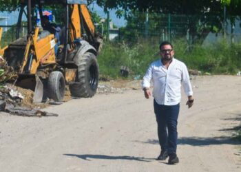 “Gil” Gallegos encabeza jornada de limpieza en colonia de Ciudad Madero, Tamaulipas