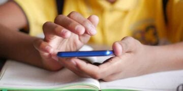 Gobierno federal abrirá foros para debatir uso de redes sociales en menores