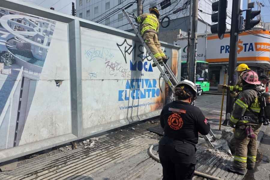 Incendio de bodega abandonada moviliza a bomberos en Monterrey, Nuevo León