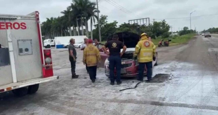 automóvil incendio Mante-Limón