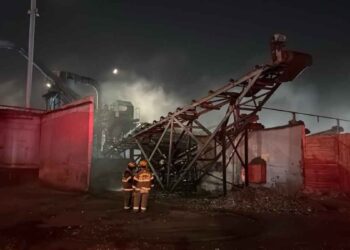 Incendio en Parque Industrial Huinalá moviliza a cuerpos de emergencia en Apodaca, NL