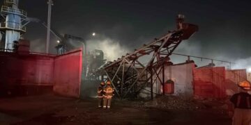 Incendio en Parque Industrial Huinalá moviliza a cuerpos de emergencia en Apodaca, NL