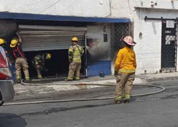 fuerte incendio Villa Mitras
