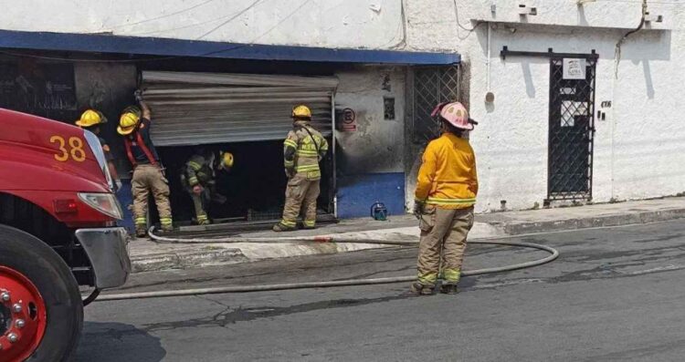 fuerte incendio Villa Mitras