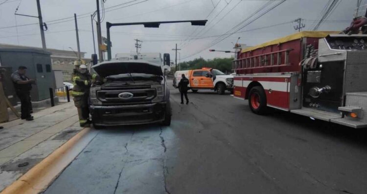 En Monterrey, incendio de camión de valores no dejó lesionados