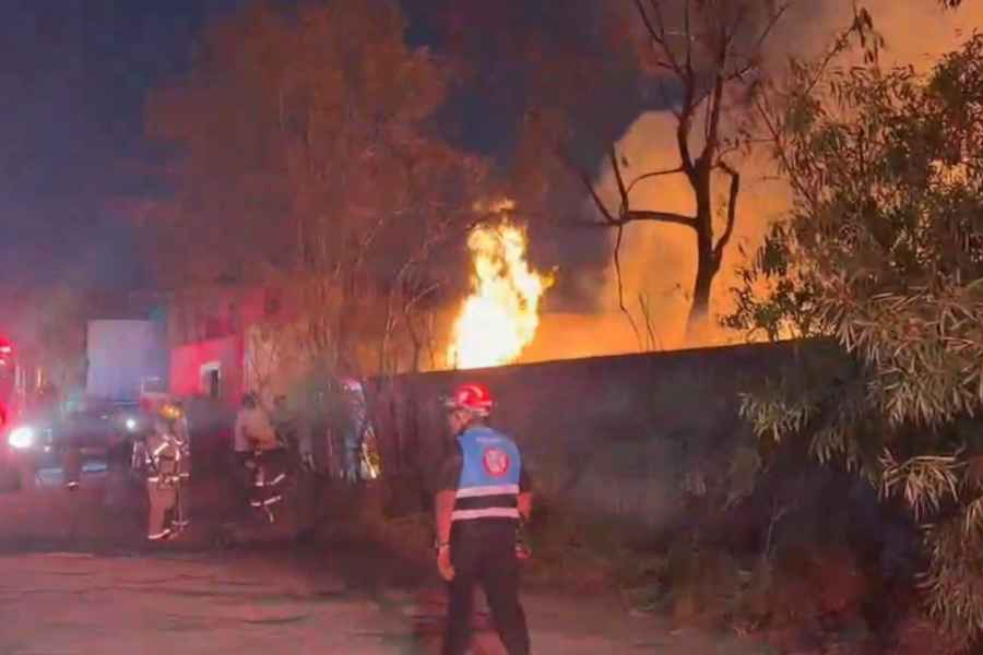 Incendio tarimera en Escobedo