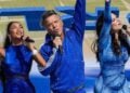 Laura Pausini y Robbie Williams interpretan “Desire” en el Mundial 2026