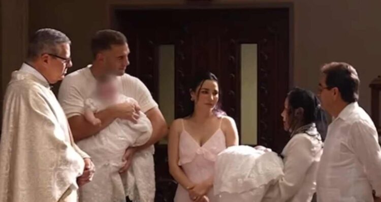 Martha Higareda y Lewis Howes celebran el bautizo de sus mellizas en íntima ceremonia