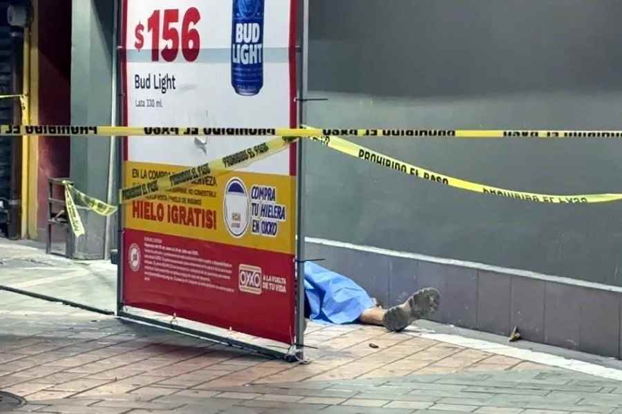 Masculino pierde la vida afuera de un Oxxo en Monterrey, NL
