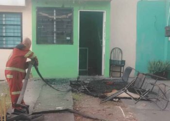 Masculino resulta lesionado tras incendio en su vivienda en Juárez, Nuevo León