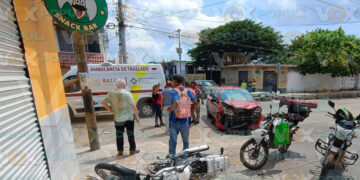 Menor en motocicleta queda gravemente herido tras ser impactado por un automóvil en Tampico, Tamaulipas