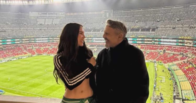 Miguel Bosé comparte fotografía con Belinda y revive emotivo recuerdo familiar