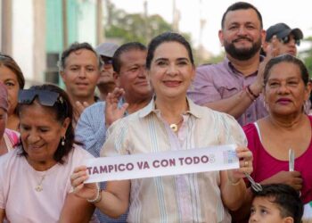 Mónica Villarreal entrega pavimentación