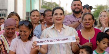 Mónica Villarreal entrega pavimentación