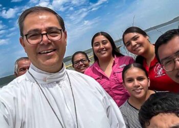 Monseñor Óscar Tamez estrecha lazos con comunidades durante visita a Villagrán, Tamaulipas