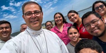 Monseñor Óscar Tamez estrecha lazos con comunidades durante visita a Villagrán, Tamaulipas