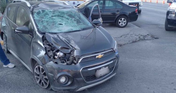 Mujer pierde la vida tras ser atropellada en avenida de Santa Catarina, Nuevo León
