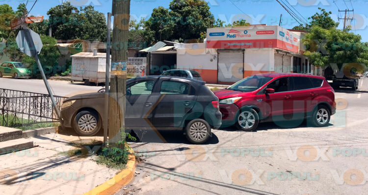 Mujer protagoniza fuerte choque con heridos tras omitir alto en Cd. Victoria, Tamaulipas