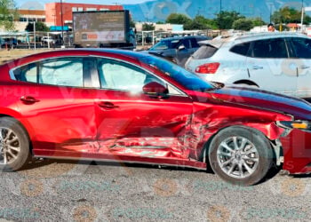 Mujer provoca aparatoso choque al ignorar semáforo en Ciudad Victoria, Tamaulipas