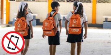 Nuevo León busca prohibir celulares en escuelas: ¿Cuándo podría entrar en vigor esta medida?