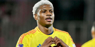 delantero colombiano Óscar Perea
