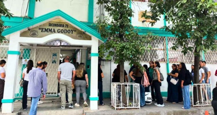 Padres de familia denuncian robo de pagos de graduación en secundaria de Monterrey, NL