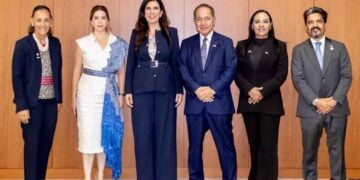 Kenia López integrantes de Keidanren
