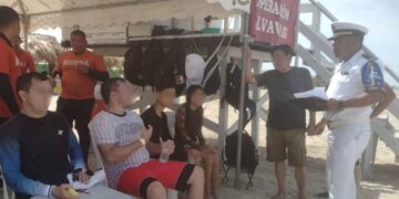 Rescatan a cuatro personas atrapadas por oleaje en Playa Miramar de Ciudad Madero, Tamaulipas