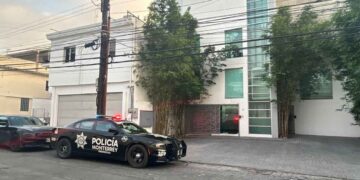 Asaltan laboratorio en Monterrey, Nuevo León; ladrones entraron por el techo