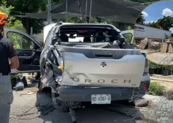Tráiler termina dentro de un vivero tras chocar contra camioneta en Santiago, Nuevo León