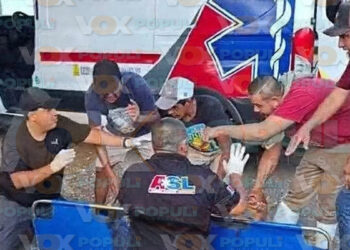 Vaca embiste y deja gravemente heridos a dos trabajadores del rastro municipal de Tampico, Tamaulipas