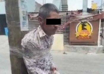 Vecinos amarran a un poste a presunto ladrón en Escobedo, Nuevo León