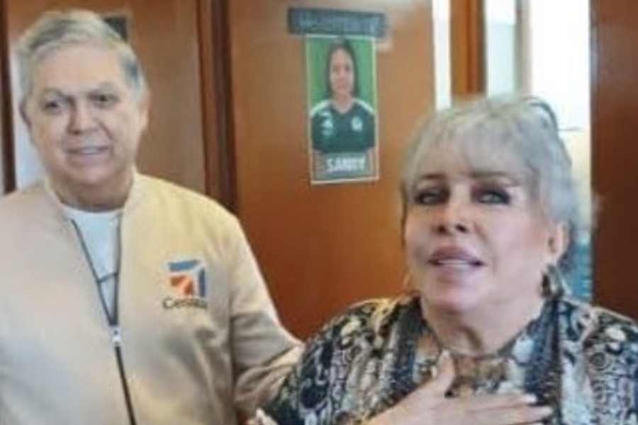 Verónica Castro visita la Casa del Actor y emociona a residentes en CDMX