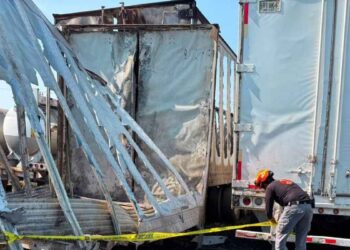 incendio caja trailer Escobedo