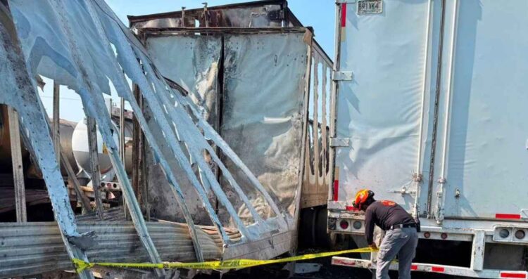 incendio caja trailer Escobedo