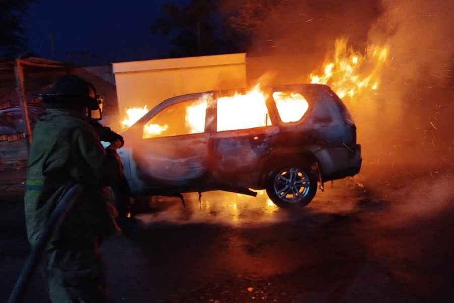incendio camioneta IMSS en Victoria (1)