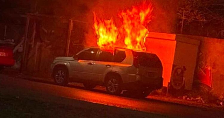 incendio camioneta IMSS en Victoria