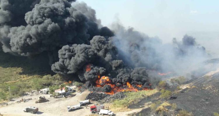 _incendio en el relleno sanitario de Victoria