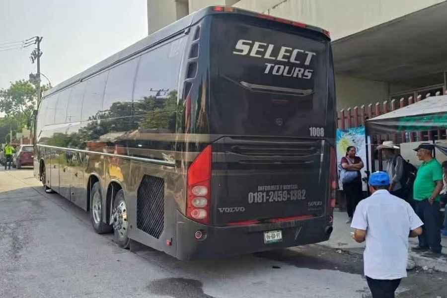 mujer autobus El Meco