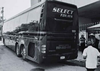 mujer autobus El Meco