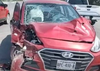 Fuerte choque entre tráiler y vehículo particular deja cinco heridos en Escobedo, Nuevo León