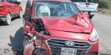 Fuerte choque entre tráiler y vehículo particular deja cinco heridos en Escobedo, Nuevo León