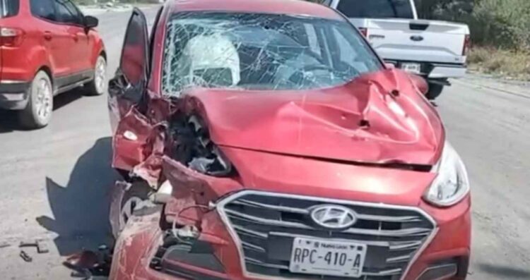 Fuerte choque entre tráiler y vehículo particular deja cinco heridos en Escobedo, Nuevo León