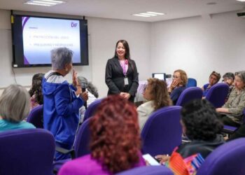 Adultas Mayores DIF conferencias